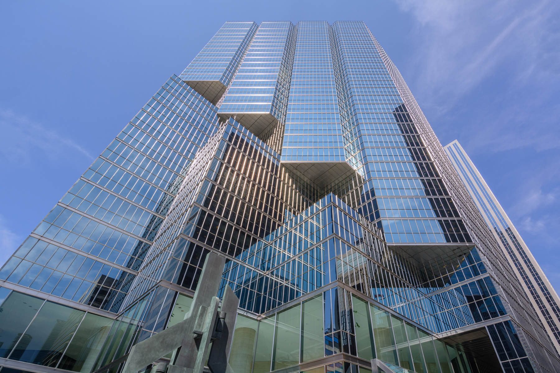 150 King West tower seen from street level